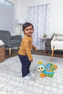 LeapFrog Pull-Along Butterfly Book -Fisher-price-shop 613403 PullAlongButterflyBook kid3 51319.1611706543